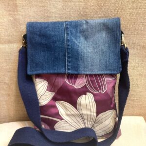 Bolso bandolera, upcyclint, vaquero y lona estampada