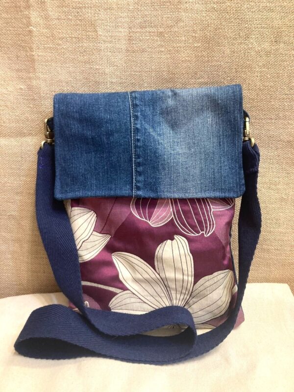 Bolso bandolera, upcyclint, vaquero y lona estampada